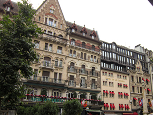 The image from Place du Bourg de Four